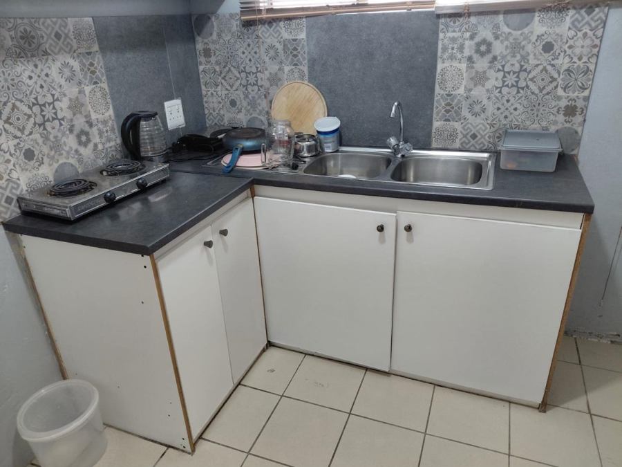 To Let 1 Bedroom Property for Rent in Oakdale Western Cape